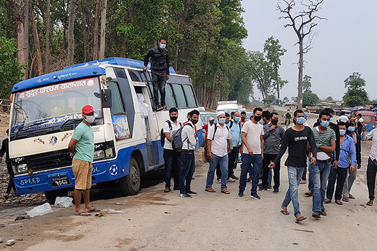 कोरोनाको जोमिख भन्दै मनपरी भाडा असुल्दै