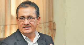 प्रदेश १ का मुख्यमन्त्री भीम आचार्यले विश्वासको मत लिँदै