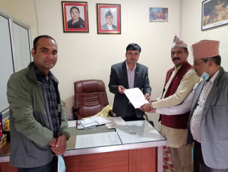 पशुपतिनाथ मन्दिरमा दर्शन–पुजा खुलाउन विश्व हिन्दू परिषद नेपालद्वारा ज्ञापन पत्र