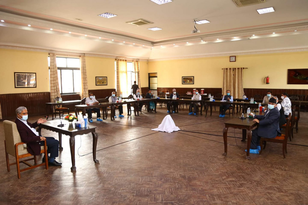 मन्त्रालयको भागबण्डामा टुंगो लगाउन बालुवाटारमा सत्ता गठबन्धको बैठक जारी