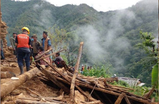 पहिरोमा पुरिएर एकको मृत्यु, तीन जना घाइते