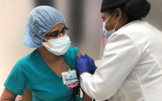 काठमाडौंमा कोभिड–१९ विरुद्धको खोप दिइँदै, यी हुन्  ८ अस्पताल (सूचीसहित)