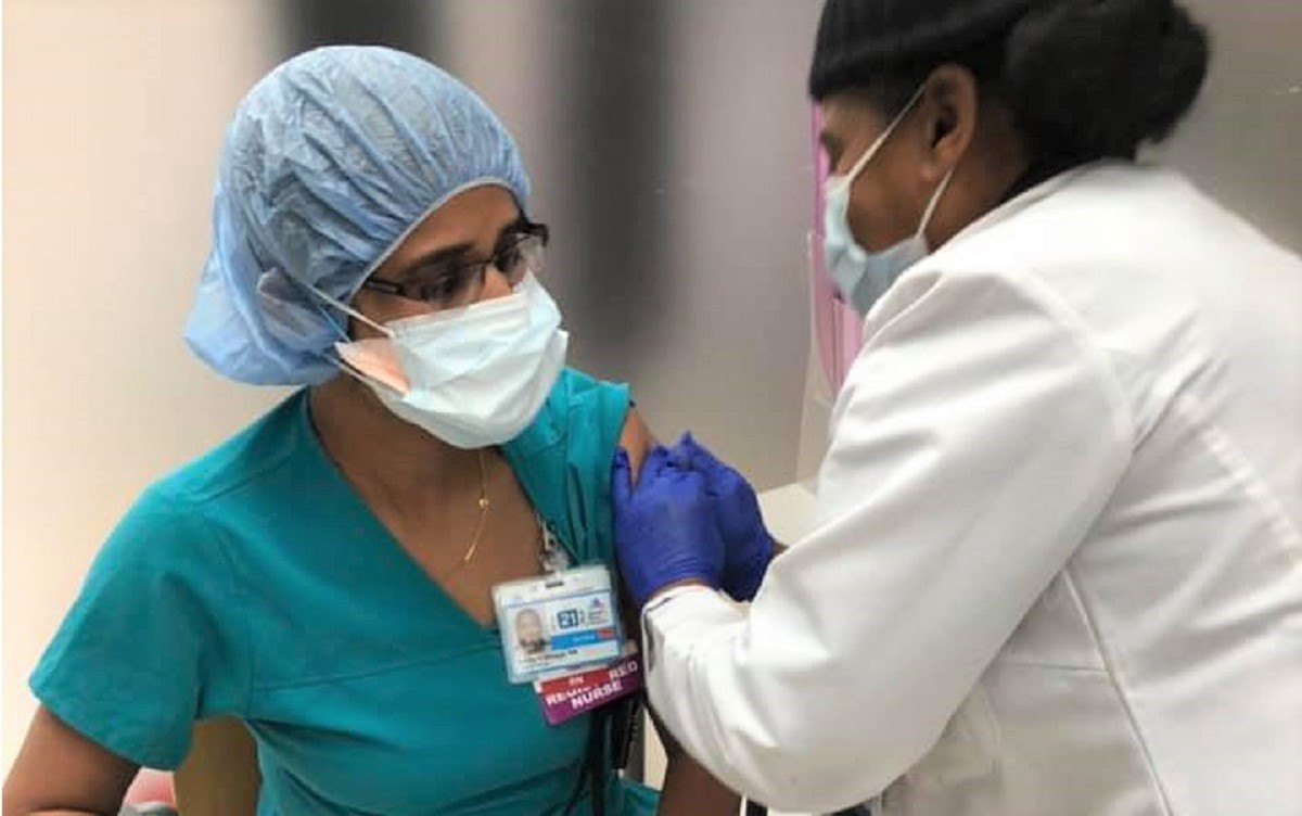 काठमाडौंमा कोभिड–१९ विरुद्धको खोप दिइँदै, यी हुन्  ८ अस्पताल (सूचीसहित)