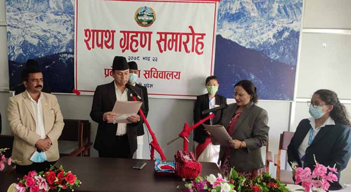 लुम्बिनीकी जसपा सांसद मुडभरीले लिइन् सपथ