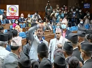 सकसमा संसद् : सभामुख बोलिरहे, एमालेले अवरोध गरिरह्यो