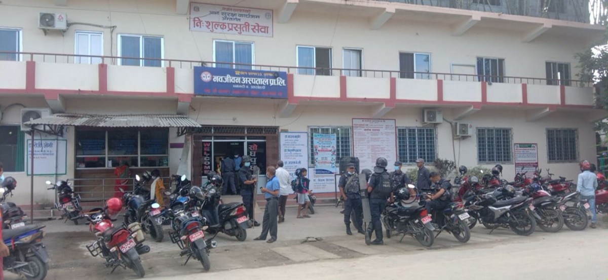 धनगढीमा सुत्केरी महिलाको मृत्यु, चिकित्सकको लापरबाहीले मृत्यु भएको भन्दै अस्पताल घेराउ