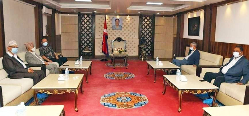 सत्तारूढ गठबन्धनको बैठक बालुवाटारमा जारी, मन्त्रिपरिषद् विस्तारबारे छलफल 