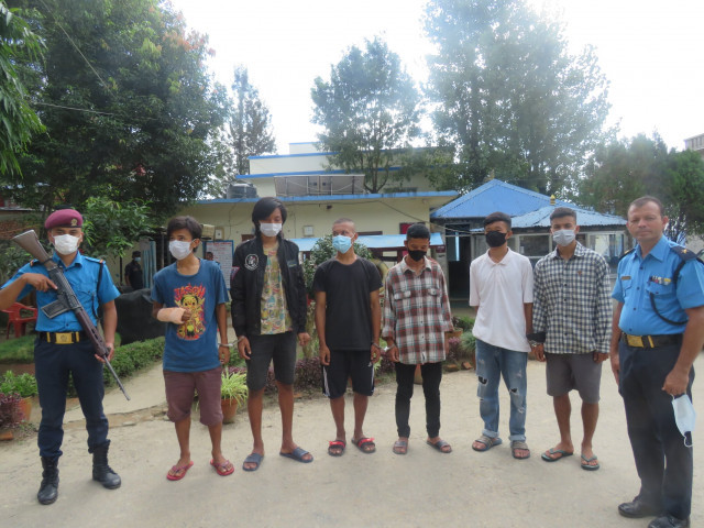 प्रहरीको सिआइडी भन्दै ‘आतंक मच्चाउने’ ६ जना पक्राउ, अनुसन्धान जारी 