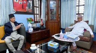 अध्यक्ष ओलीलाई भेट्न बालकोट पुगे कानुनमन्त्री, के-के भयो कुराकानी