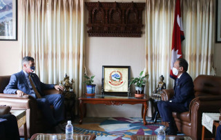 परराष्ट्रमन्त्री खड्का र अमेरिकी राजदूत बेरीबीच भेटवार्ता