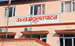 दलीय राजनीतिमा लाग्ने शिक्षक–कर्मचारीलाई कारबाही गर्न अदालतको आदेश