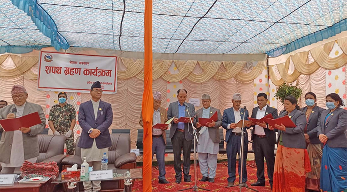 लुम्बिनीमा नवनियुक्त मन्त्रीहरुले लिए शपथ, हेर्नुहोस् कस्लाई कुन मन्त्रालय ? (सूचिसहित)