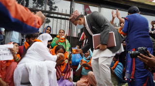 १३ दिनको अनसन तोड्दै रुबी खानले  यसरी  पोखिन् अनसन बस्दाको पीडा, भन्छिन् प्रहरीले पशुलाई जस्तो व्यवहार गर्‍यो