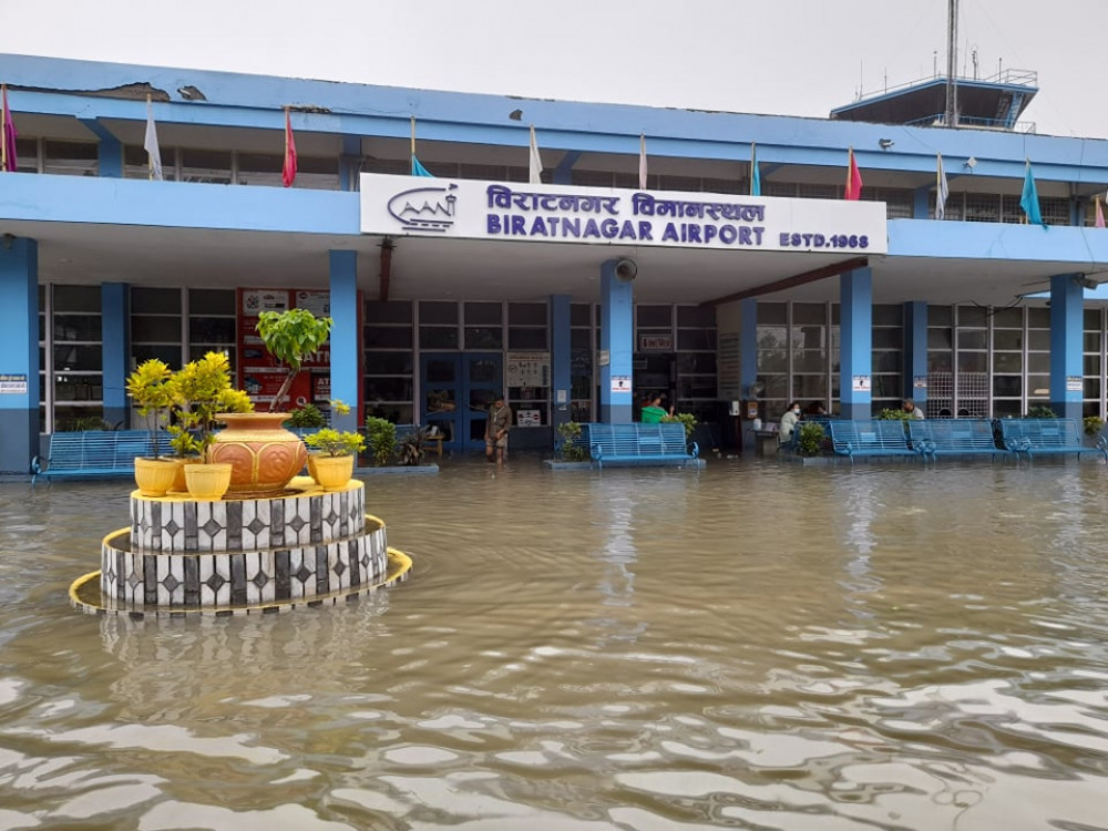 काठमाडौं–विराटनगरका सबै उडान रद्द : विमानस्थल डुबानमा, सयौँ यात्रु समस्यामा
