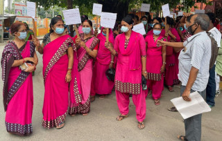 को हुन् ईसीडी शिक्षक ? सरकारले तोकेको तलब पनि किन पाउँदैनन् ईसीडी शिक्षक ? यस्तो छ उनीहरुको माग!
