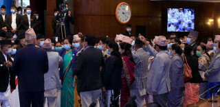 प्रतिनिधिसभाको बैठकमा एमालेको नाराबाजी