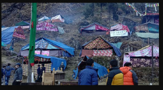 आगोको रापले गुम्बाको धुरी कटाउँदै विधिवत् समापन  फुटुक पर्व