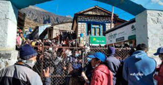 सिमकोटको परीक्षार्थी टिकट नपाएर अलपत्र