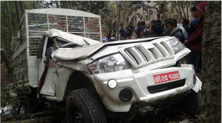 ओखलढुंगामा बोलेरो दुर्घटना : ३ जनाको मृत्यु, १३ जना घाइते