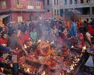 भक्तपुरको चाँगुनारायणमा  बिहानैदेखि भक्तजनको भीड