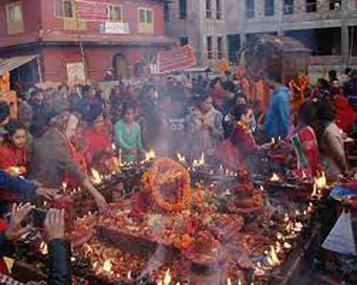 भक्तपुरको चाँगुनारायणमा  बिहानैदेखि भक्तजनको भीड