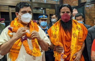 योग गुरु रामदेव र आचार्य बालकृष्ण काठमाडौँ आइपुगे
