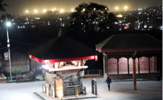 रात्रिकालीन समयमा देखिएको  कुमारी मन्दिर एवं पार्क परिसर