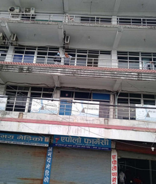 विराटनगरमा १९ हजार तिर्न नसक्दा अस्पतालबाटै हामफाले बिरामी