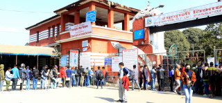 परराष्ट्र मन्त्रालयमा राहदानी लिन लामबद्ध सर्वसाधारण