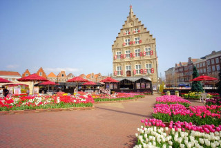 कोरोनाका कारण घुम्न जान प्रतिबन्ध लगाएपछि जापानका थिमपार्कमा फर्किए उज्यालो