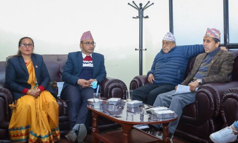 टोखामा ‘मेयर दीर्घायु’ कार्यक्रम सञ्चालन गर्दै