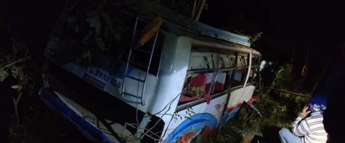 दाङमा बस दुर्घटना :  ९ महिने शिशुको मुत्यु