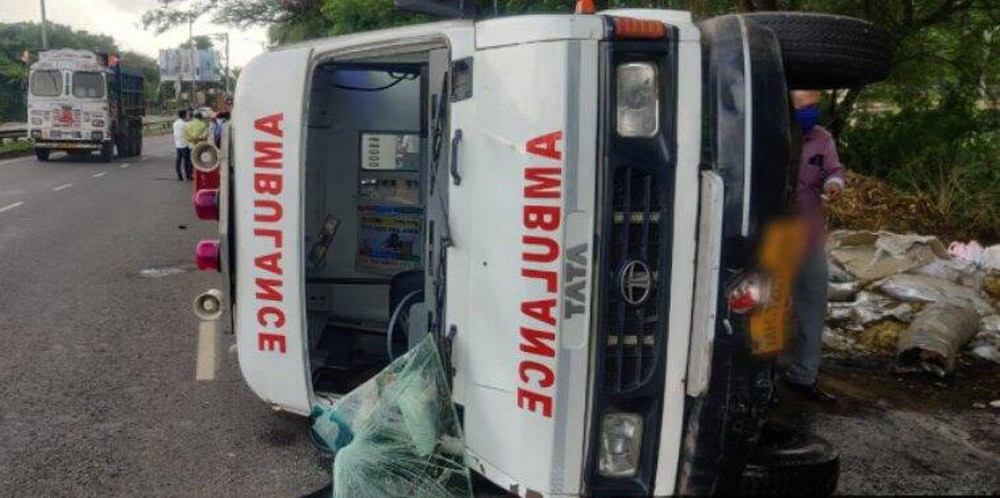 चितवनमा एम्बुलेन्सको ठक्करबाट एक युवकको मृत्यु