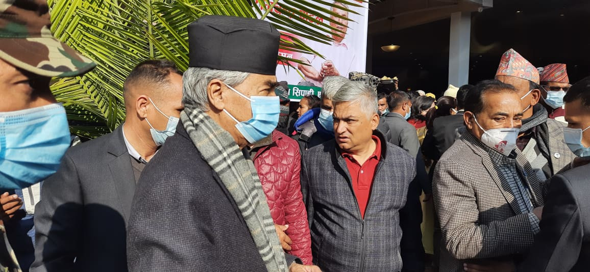 रामचन्द्र पौडेलले आयोजना गरेको चियापान कार्यक्रममा  पुगे देउवा