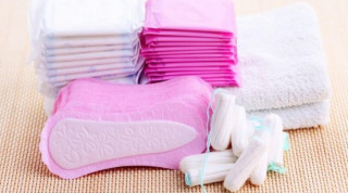  २८ विद्यालयमा निःशुल्क सेनेटरी प्याड वितरण