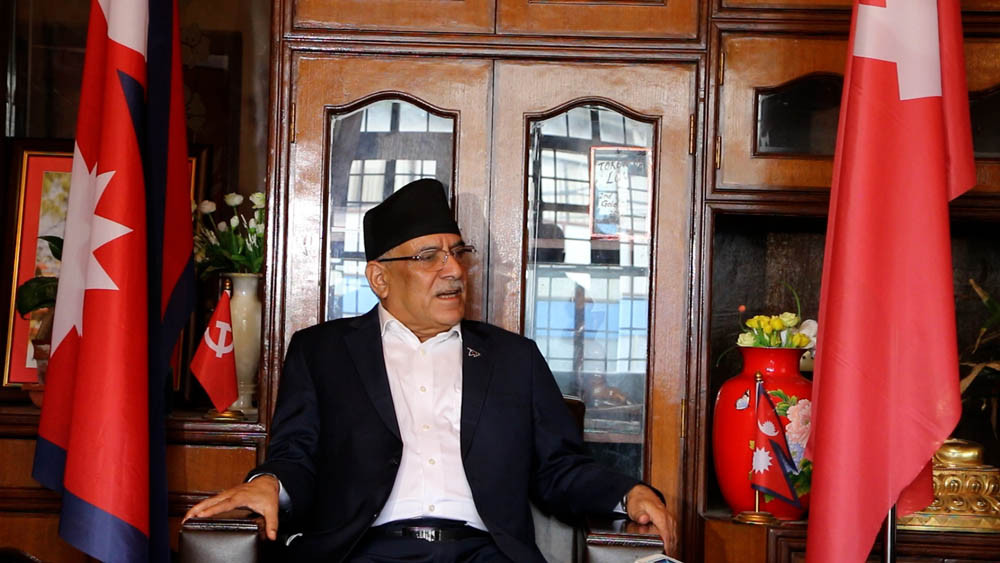 प्रधानमन्त्रीमा दाबी गर्न शीतल निवास पुगे प्रचण्ड