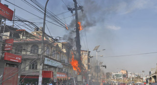तीनकुनेमा बिजुली पोल आगलागी