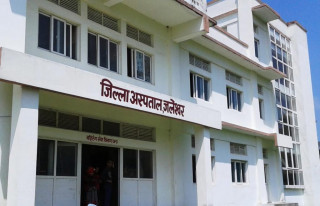 जिल्ला अस्पताल जलेश्वरमा आउँदैनन् बिरामी