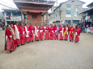 जुम्ली ठूली भैली खेल्दै चन्दननाथ नगरपालिका स्थानीयवासी