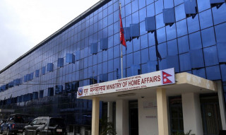 सार्वजनिक स्थलमा २५ जनाभन्दा बढी भेला हुन गृह मन्त्रालयको रोक, राजनीति भेला र महोत्सवमा पनि बन्देज