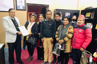 खुला विज्ञापनसँगै करार शिक्षकहरू बेरोजगार हुनुपर्ने अवस्थामा, शिक्षामन्त्रीसँग राखे यस्तो माग