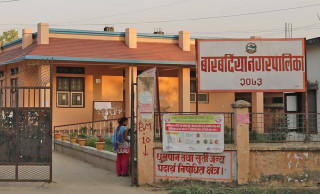 बारबर्दियाको १० वर्षे शिक्षा योजना: इसिडि शिक्षकलाई छैन तलब, शिक्षकले राजनीति गर्न नपाउने