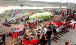 सौराहामा देखिन थाले विदेशी पर्यटकको चहलपहल 