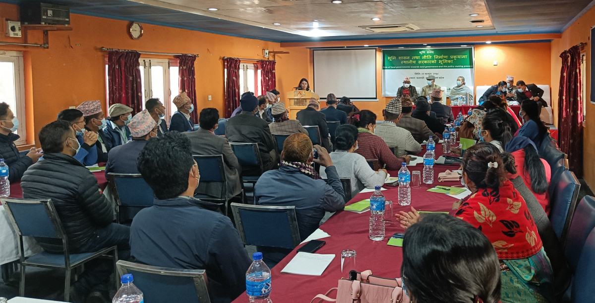 सुुदुुरपश्चिम प्रदेशमा रहेका मुक्त हलिया र वादी समुुदायको स्थलगत निरीक्षणमा मन्त्री श्रेष्ठ 