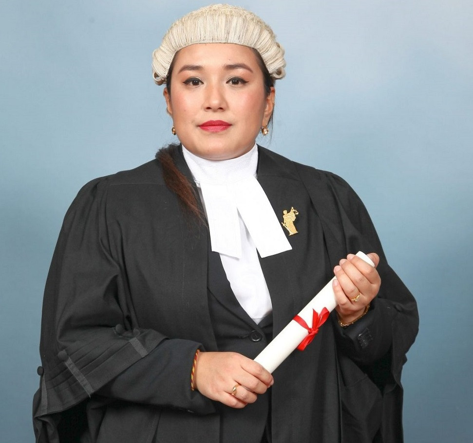 स्नेहा श्रेष्ठ बनिन् नेपालको पहिलो महिला ब्यारिष्टर