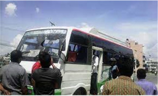 काठमाडौंमा बन्दको प्रभाव, ३ वटा बसमा तोडफोड