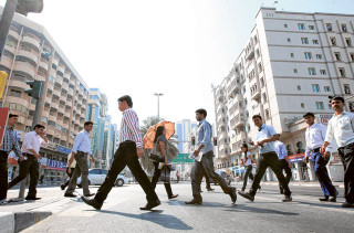 यूएईले मार्च १ देखि अनिवार्य रुपमा मास्कको प्रयोग हटाउने  नियम लागू गर्दै