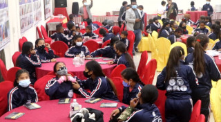 हेल्पिङ्ग हेन्ड्स सेवा समाजद्वारा १६० अनाथ बालबालिकालाई राहत सामाग्री वितरण