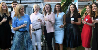 बेलायतमा मूल्यवृद्धिका कारण धमाधम कर्मचारीको तलब बढाइँदै