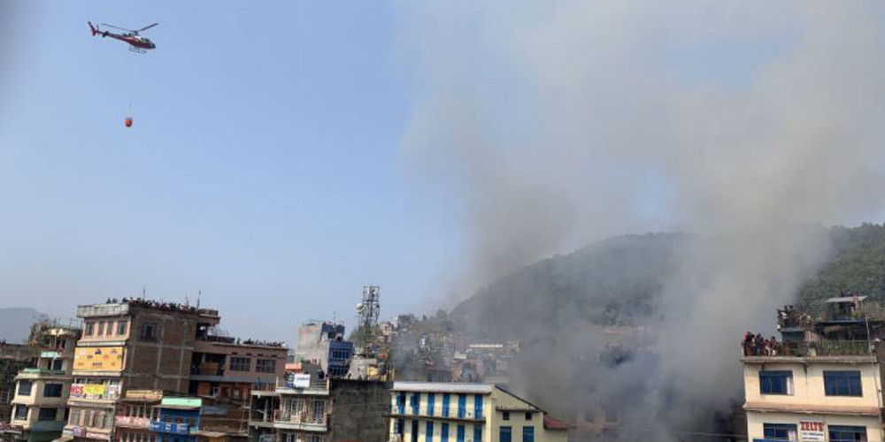 तनहुँ आगलागी अपडेट: पोखरा र लमजुङबाट ५ वटा दमकल ल्याएर तनहुँको आगो निभाइयो